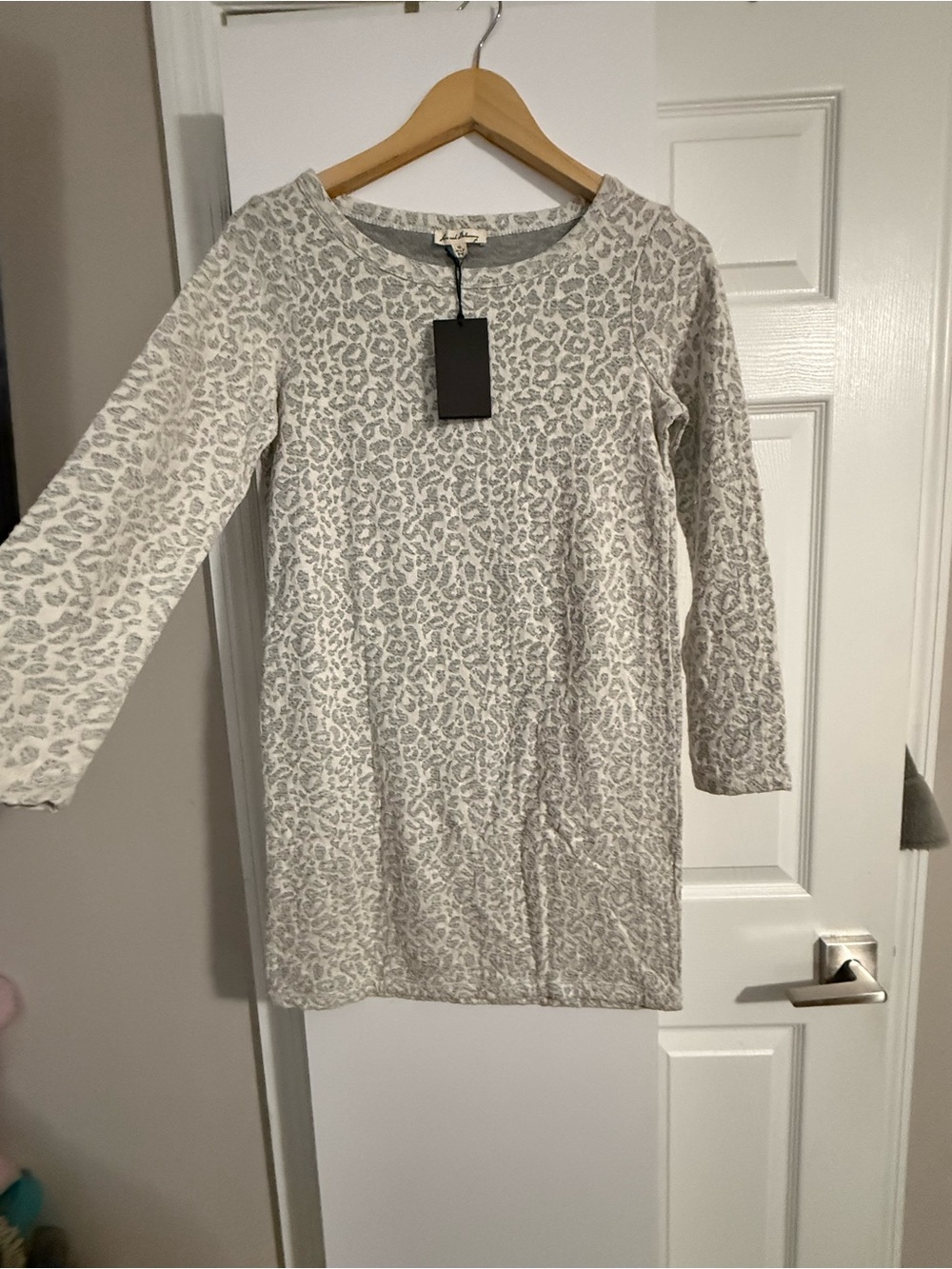 Jane and Delancey Light Gray Leopard Print Long Sleeve Dress